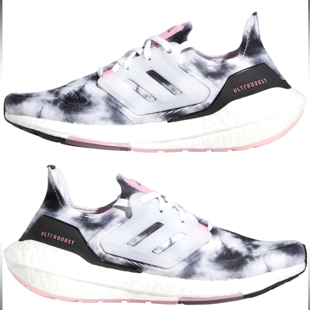 ULTRABOOST 22 RUNNING SHOES
Cloud White /Cloud White /Bliss Pink
Women’s size 8